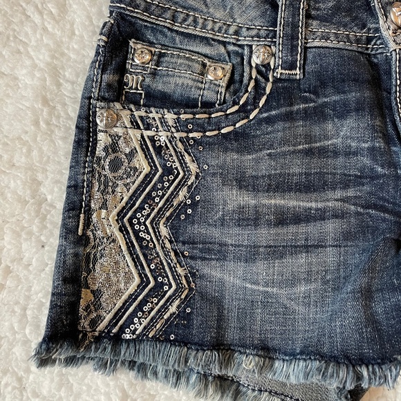 ✨SOLD✨ Miss Me Signature Shorts - Picture 4 of 6